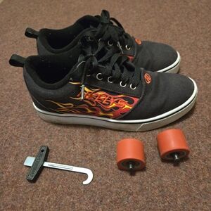 Heelys Size 6Y With Wheels And Key Fire Print A Little Dirt On Soles